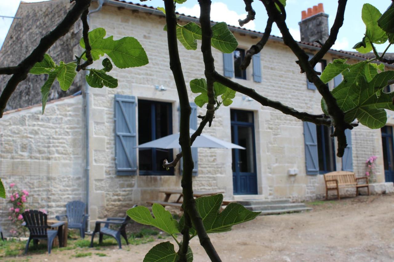 Chateau Des Loups - Les Pommiers Echire Exterior photo